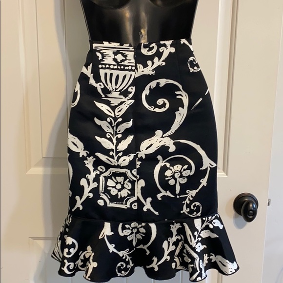 White House black market pencil skirt - Picture 2 of 4